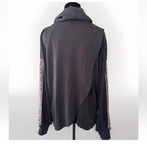 Savanna Jane Top 1X Slouchy Turtleneck Black Shirt Embroidered Boho Tulip Hem - Picture 4 of 9